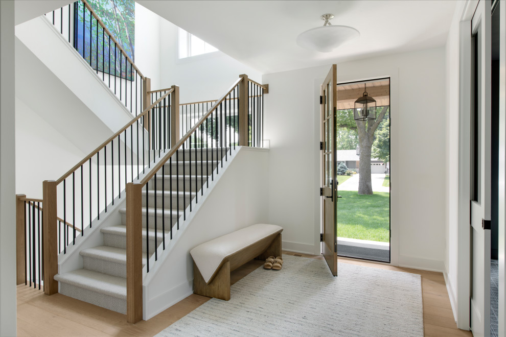 Transitional entryway photo in Minneapolis
