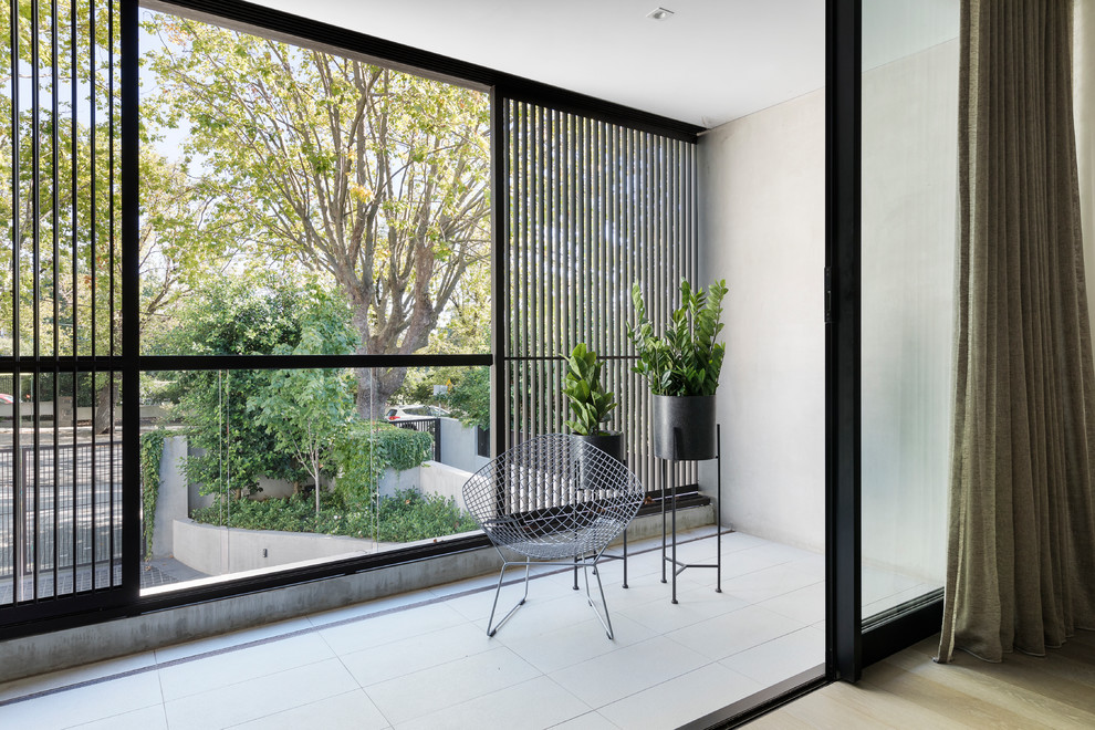 Design ideas for a contemporary balcony in Melbourne.