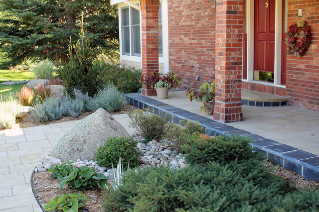Traditional Front Entry traditional-garden