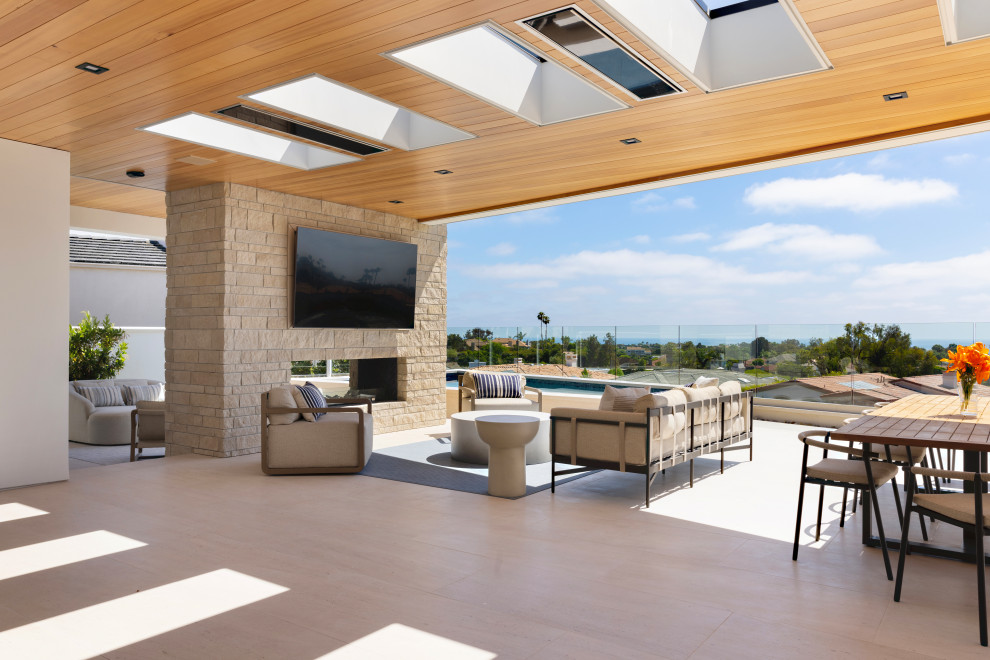 Home design - transitional home design idea in Orange County