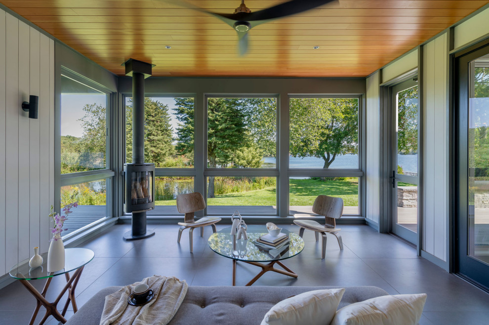 Immagine di una veranda moderna con pavimento con piastrelle in ceramica, soffitto classico e pavimento grigio