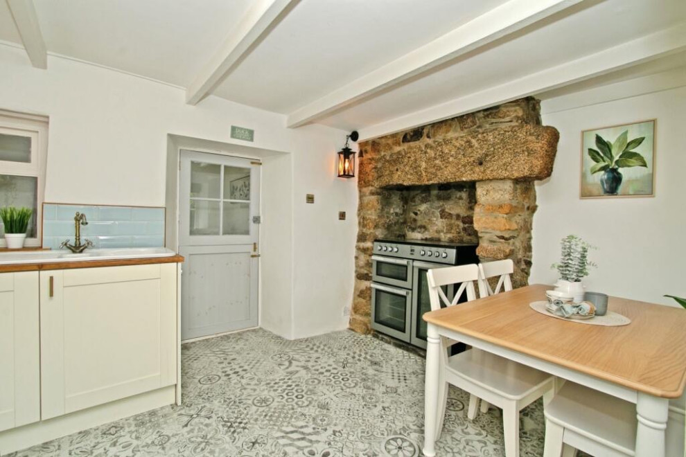 Peters Terrace - Staged to Sell