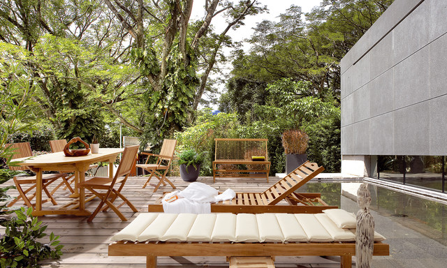 Terraza y jard&iacute;n coastal-deck