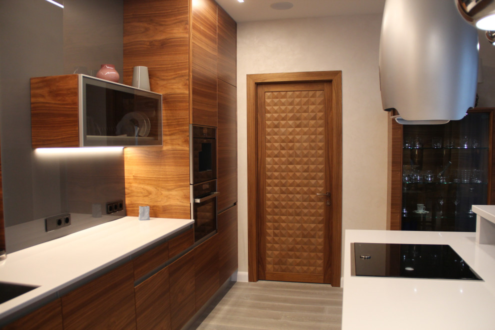 Двери из массива в апартаменты