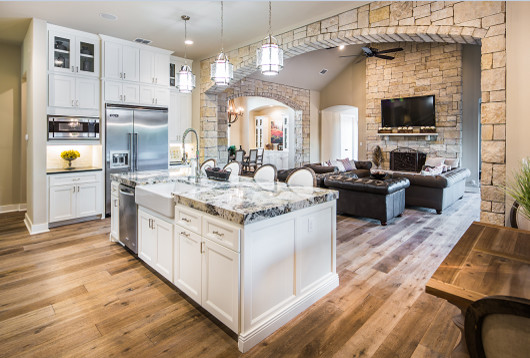 Mid-sized transitional u-shaped dark wood floor open concept kitchen photo in Austin with shaker cabinets, white cabinets, granite countertops, white backsplash, an island, an undermount sink, subway tile backsplash and stainless steel appliances