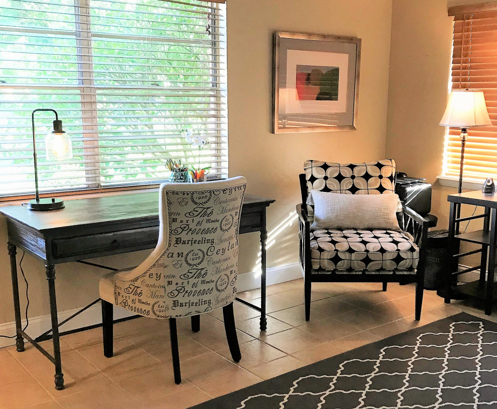 Transitional home design photo in Tampa