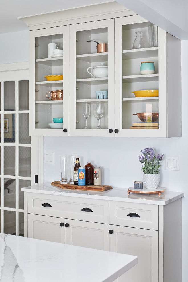 Inspiration for a transitional kitchen remodel in Toronto