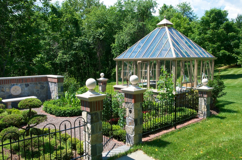 Traditional detached greenhouse in Boston.