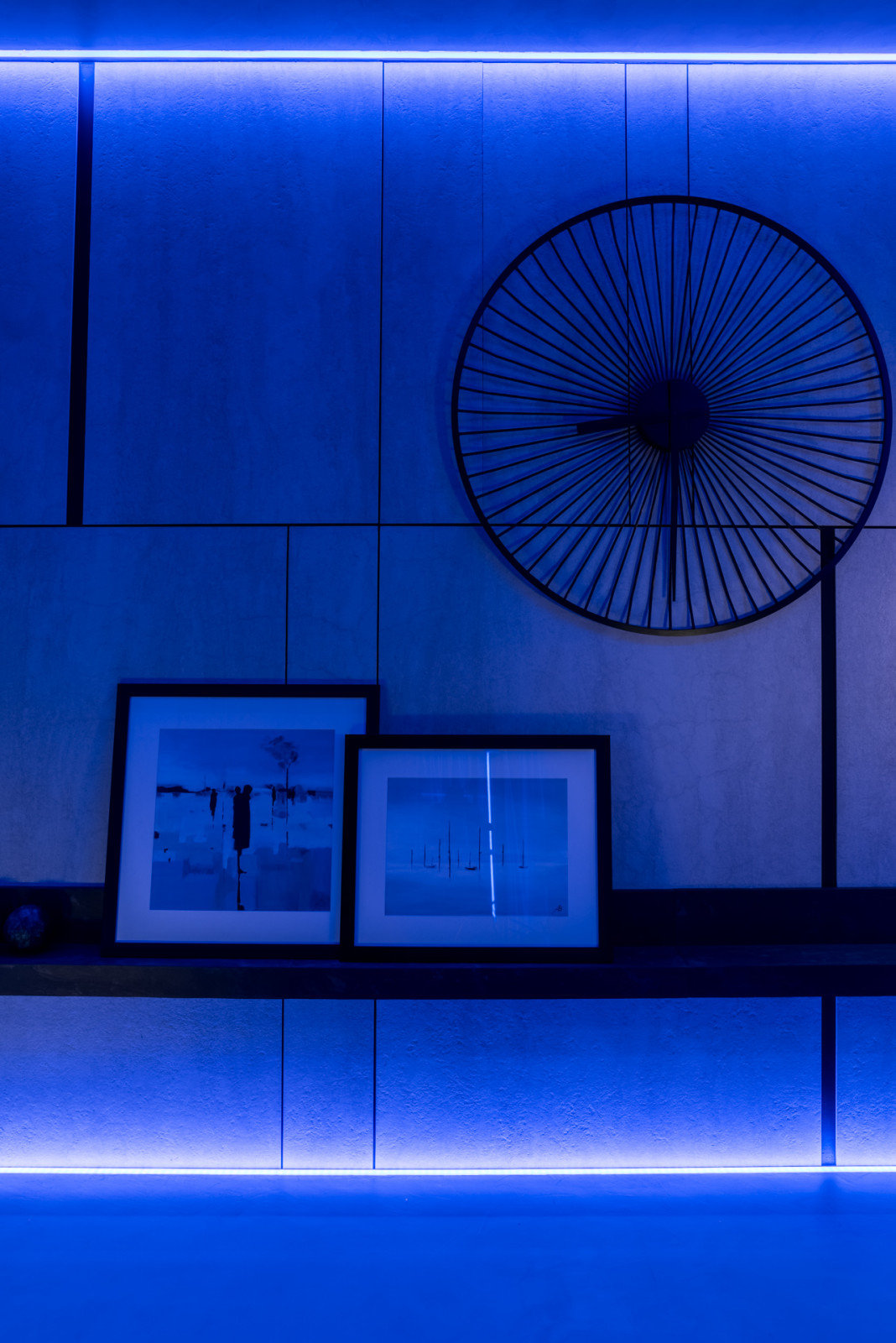 "Белый, серый и графит"