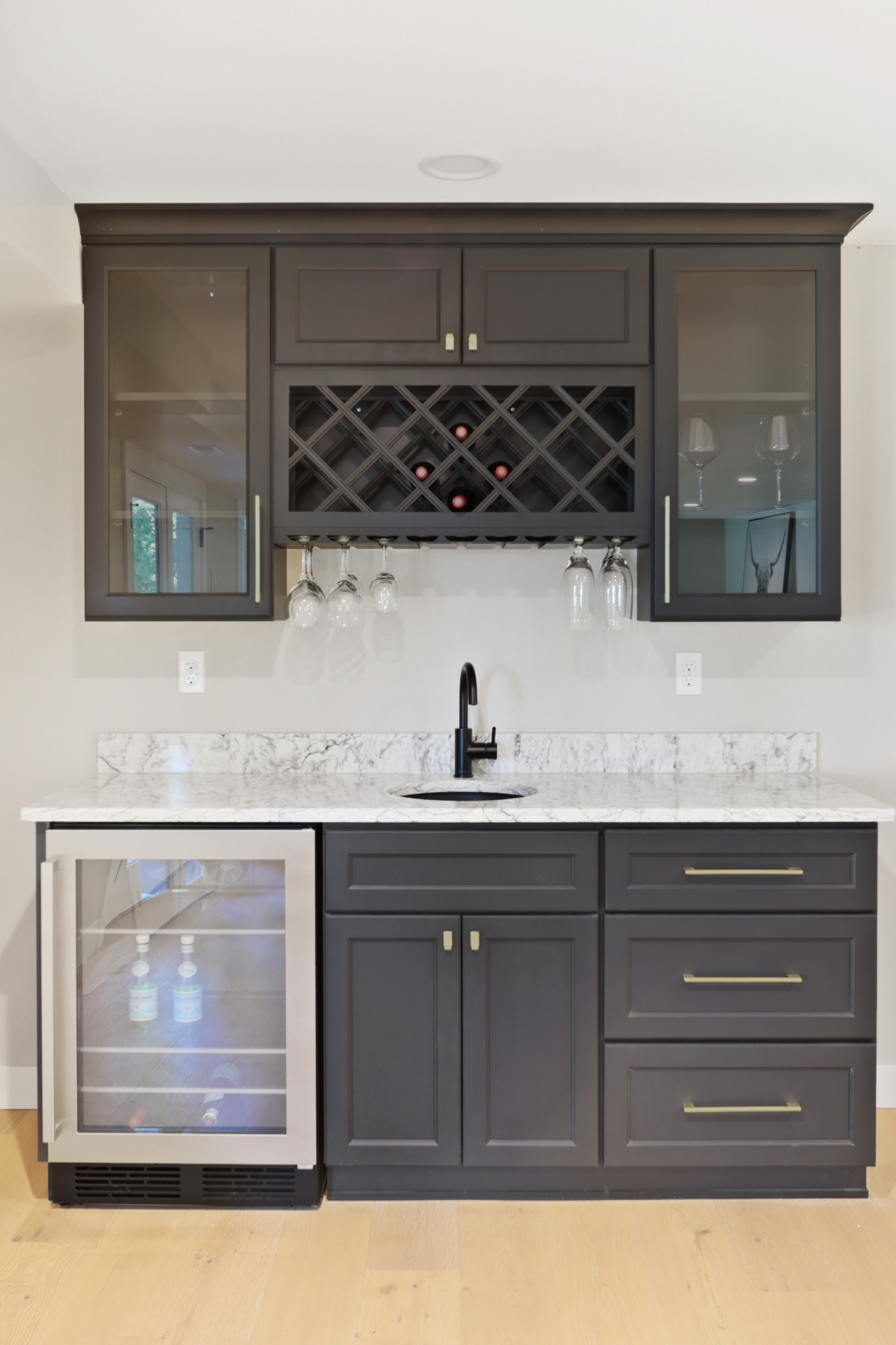 black shaker wet bar