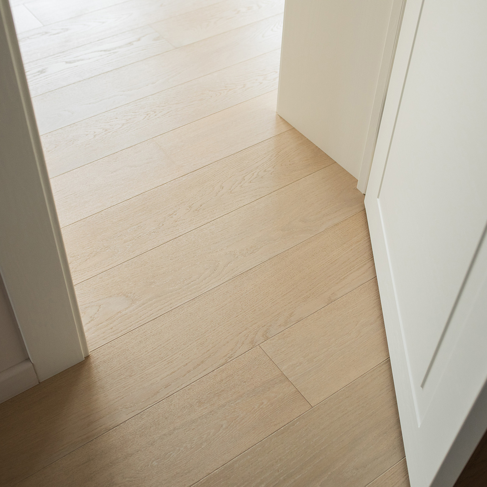 Инженерная доска, Дуб Селект 180 мм в частном доме "Цветы Башкирии"