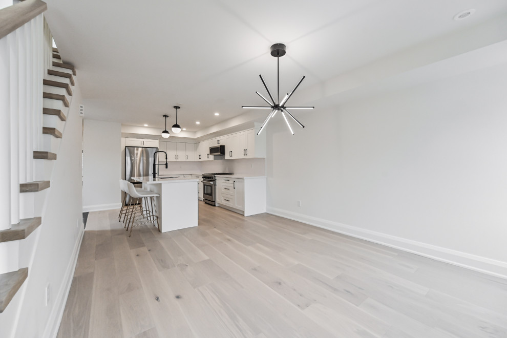 Home design - transitional home design idea in Toronto