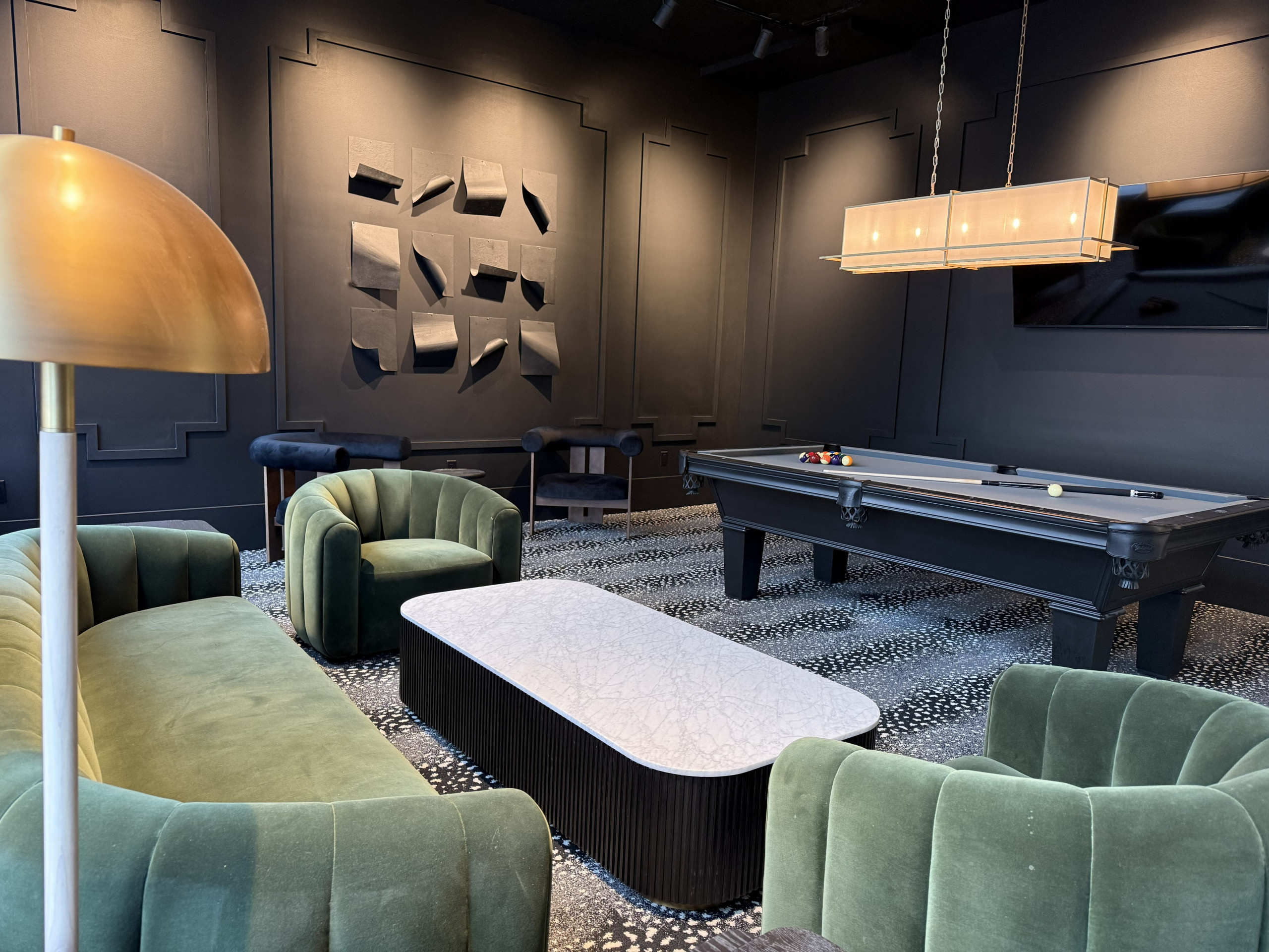 Amenity lounge