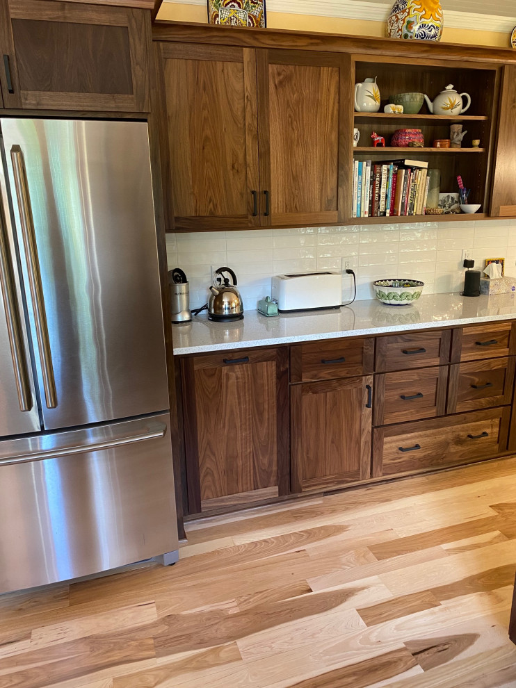 Kitchen - transitional kitchen idea