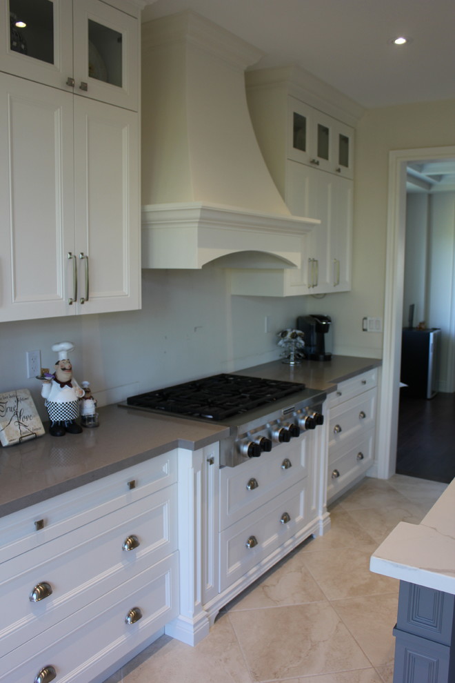 Inspiration for a transitional kitchen remodel in Toronto
