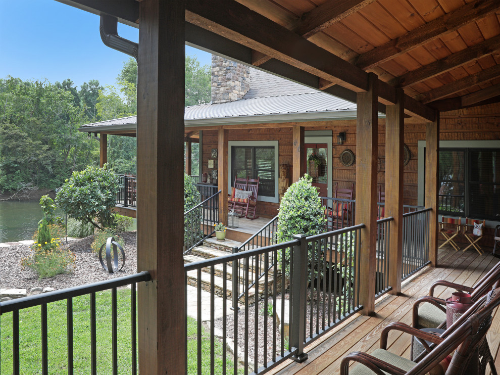 Inspiration for a rustic home design remodel in Atlanta