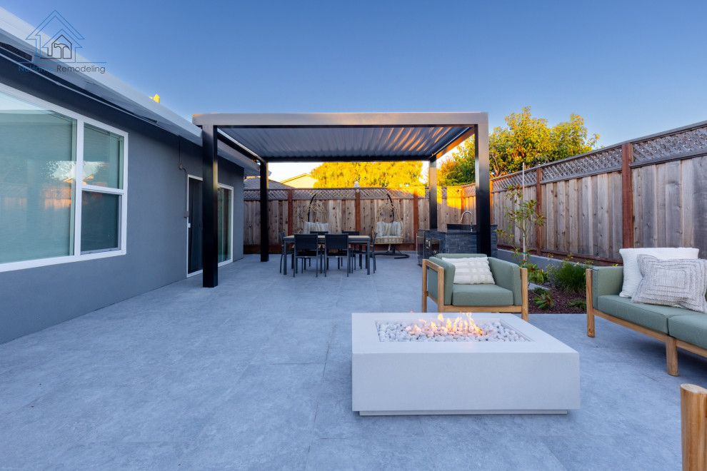Design ideas for a modern patio in San Francisco.