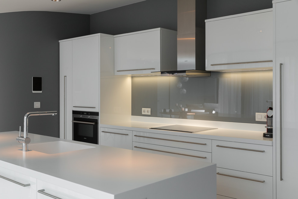 Кухня и двери для квартиры в Риге