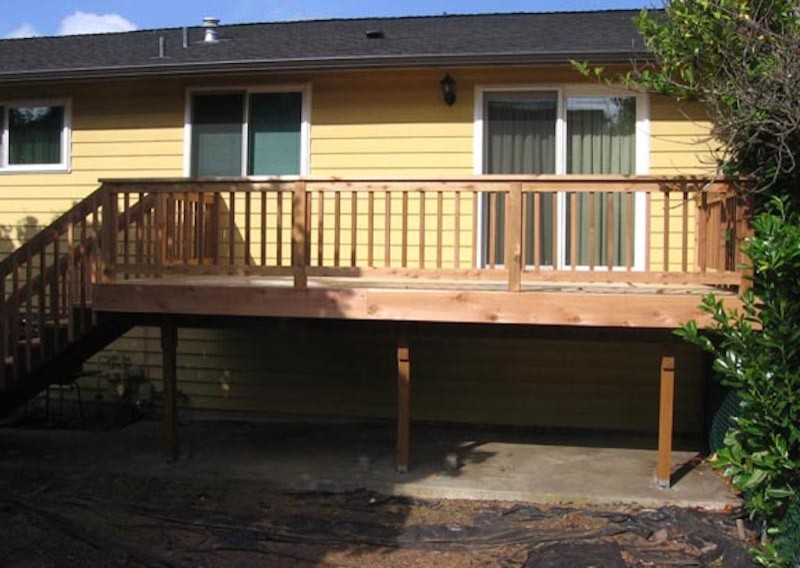 Example of a mid-sized backyard balcony deck design in Seattle with no cover