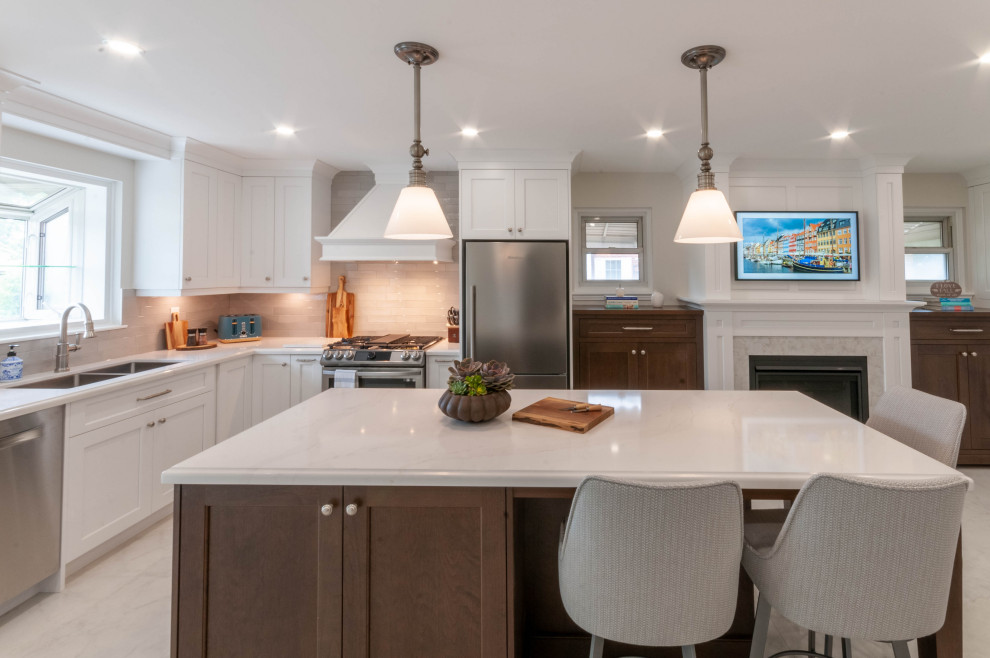Example of a large transitional l-shaped porcelain tile and white floor eat-in kitchen design in Toronto with an undermount sink, recessed-panel cabinets, white cabinets, quartz countertops, gray backsplash, ceramic backsplash, stainless steel appliances, an island and white countertops
