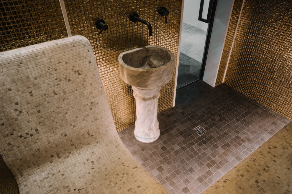 Мозаичный пол в турецкой парной.