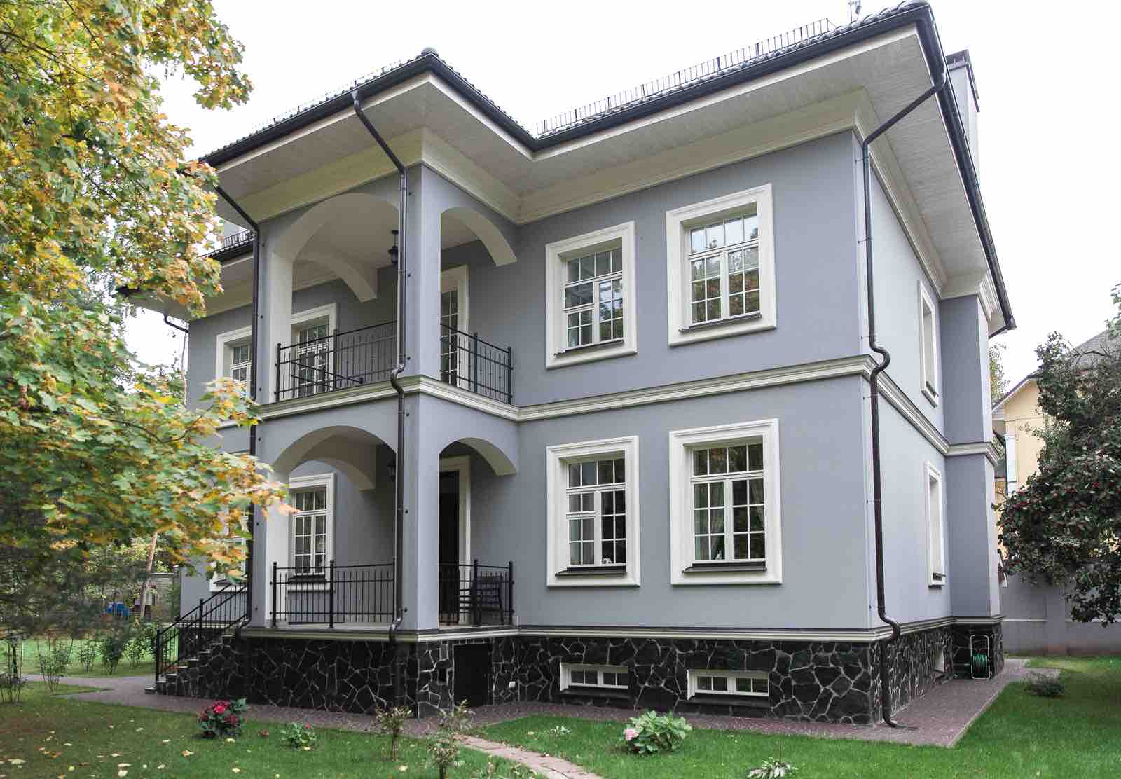 вид на основной вход