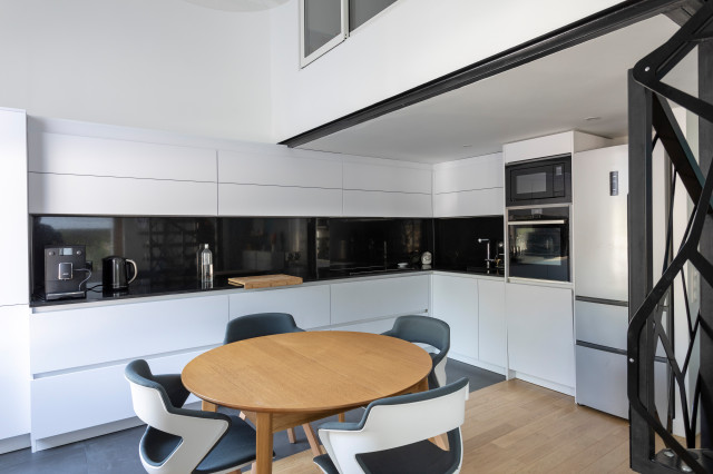Loft transform&eacute; +18m&sup2; modern-kitchen