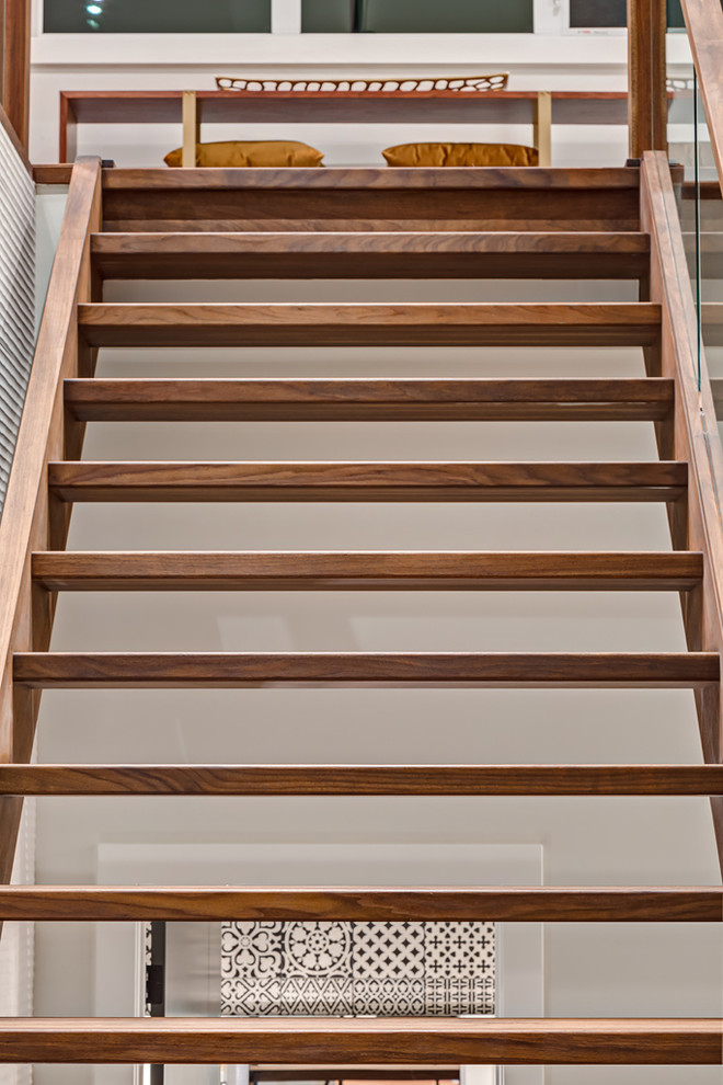 Home design - rustic home design idea in Calgary