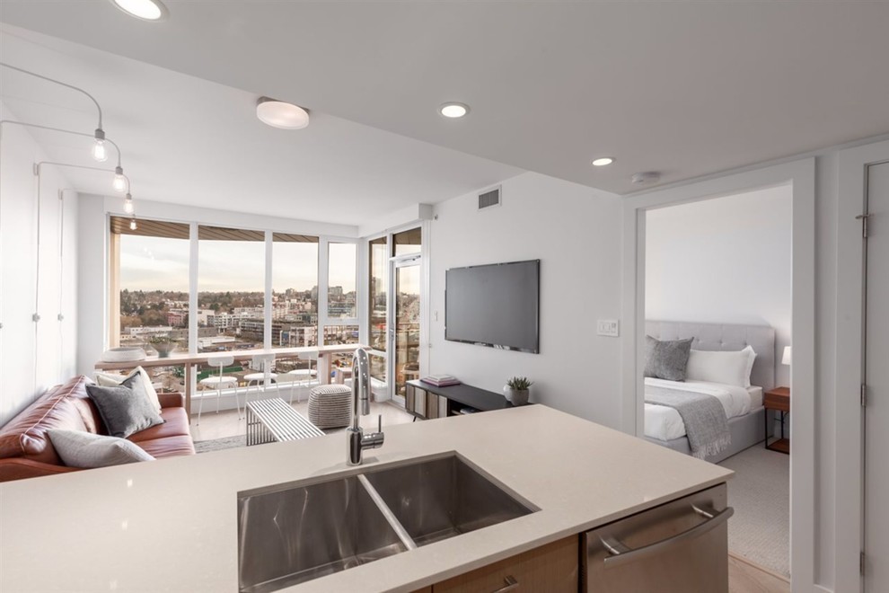 Inspiration for a modern kitchen remodel in Vancouver