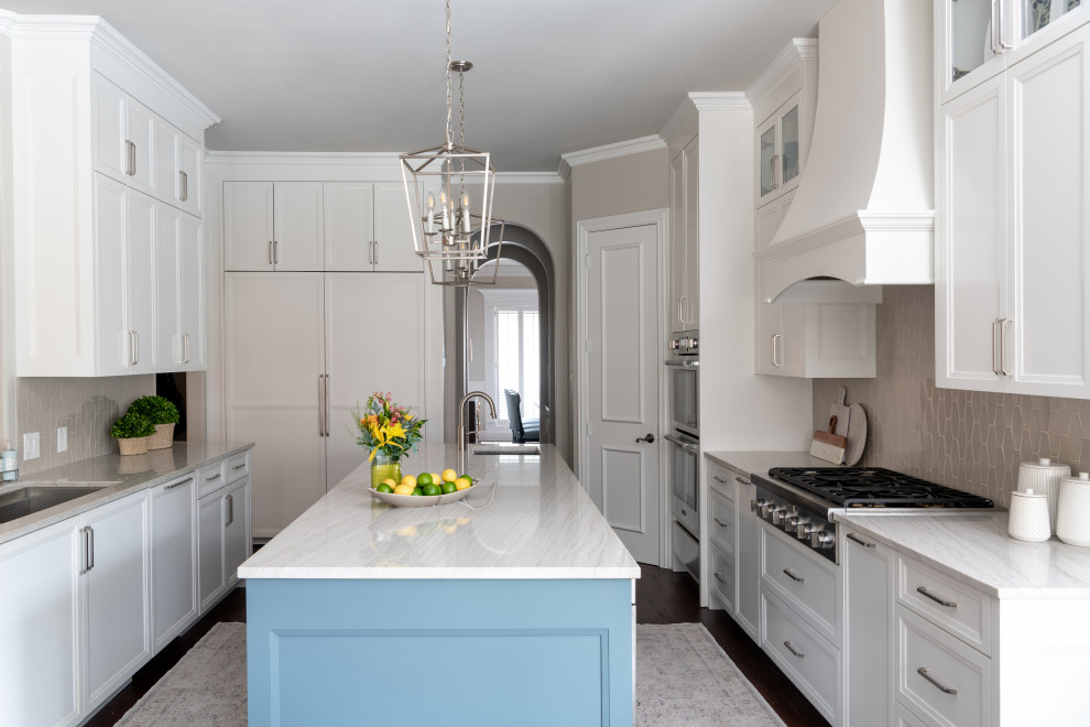 Example of a transitional kitchen design in Dallas