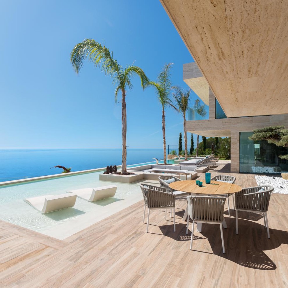 Photo of an expansive contemporary patio in Alicante-Costa Blanca with a roof extension.