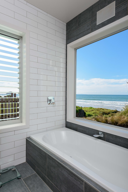Hadfield beach-style-bathroom