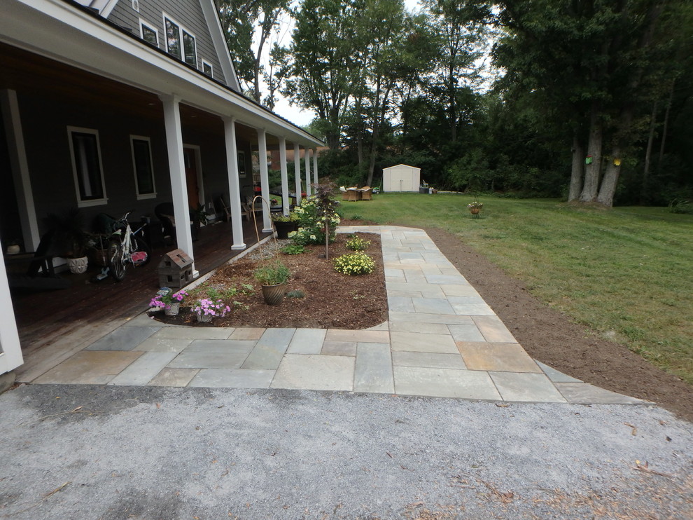 Home design - traditional home design idea in Burlington