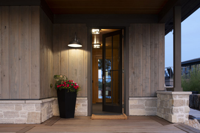 Bell Point Cabin scandinavian-entry
