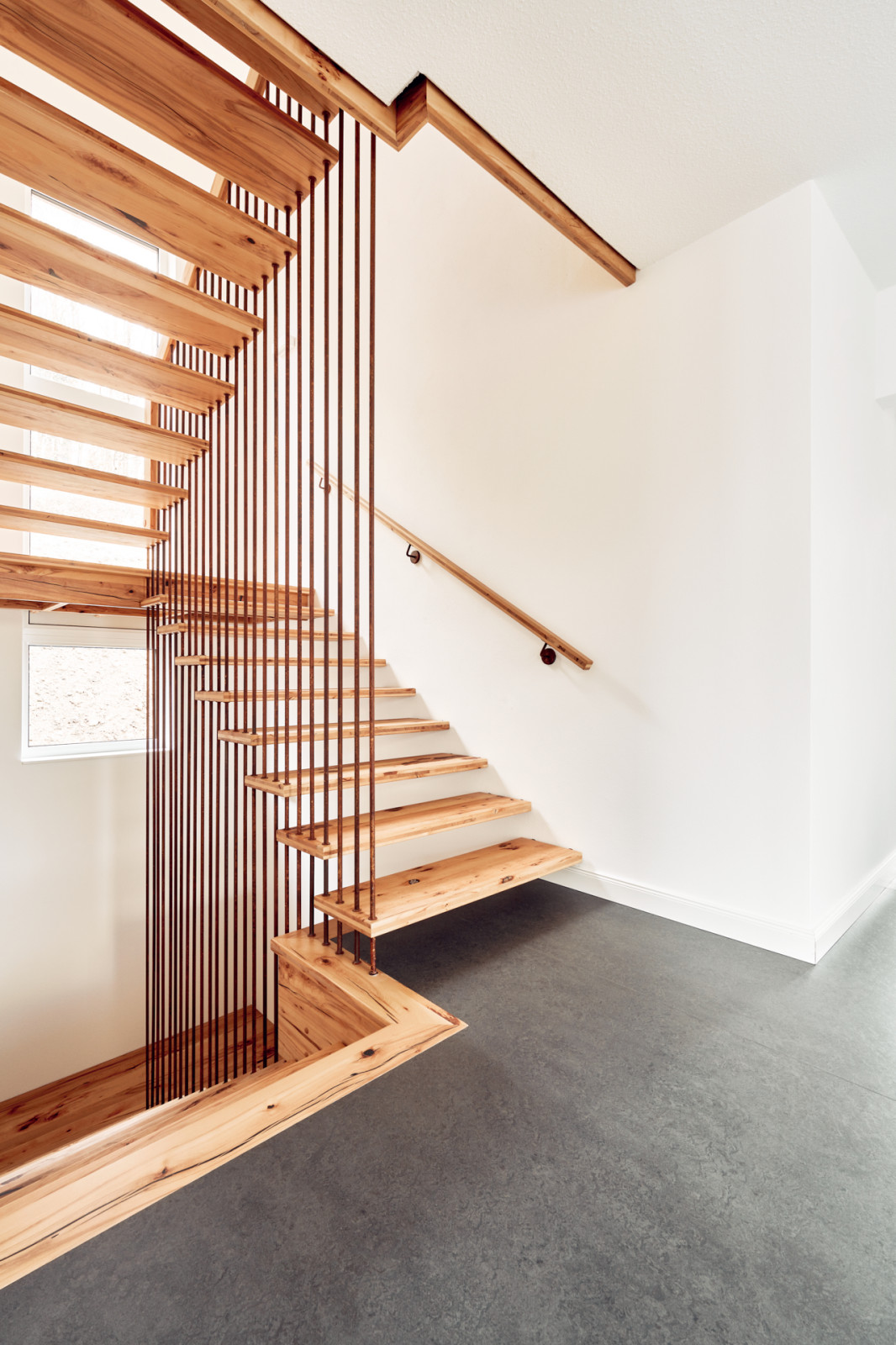 Консольная лестница из бука