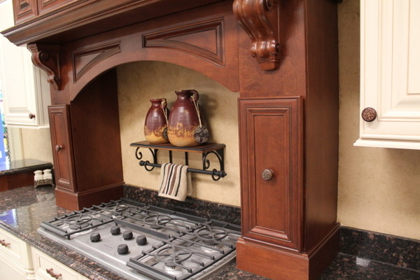 Home design - traditional home design idea in Milwaukee