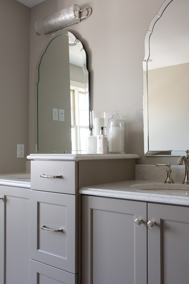 Transitional master bathroom photo in Minneapolis