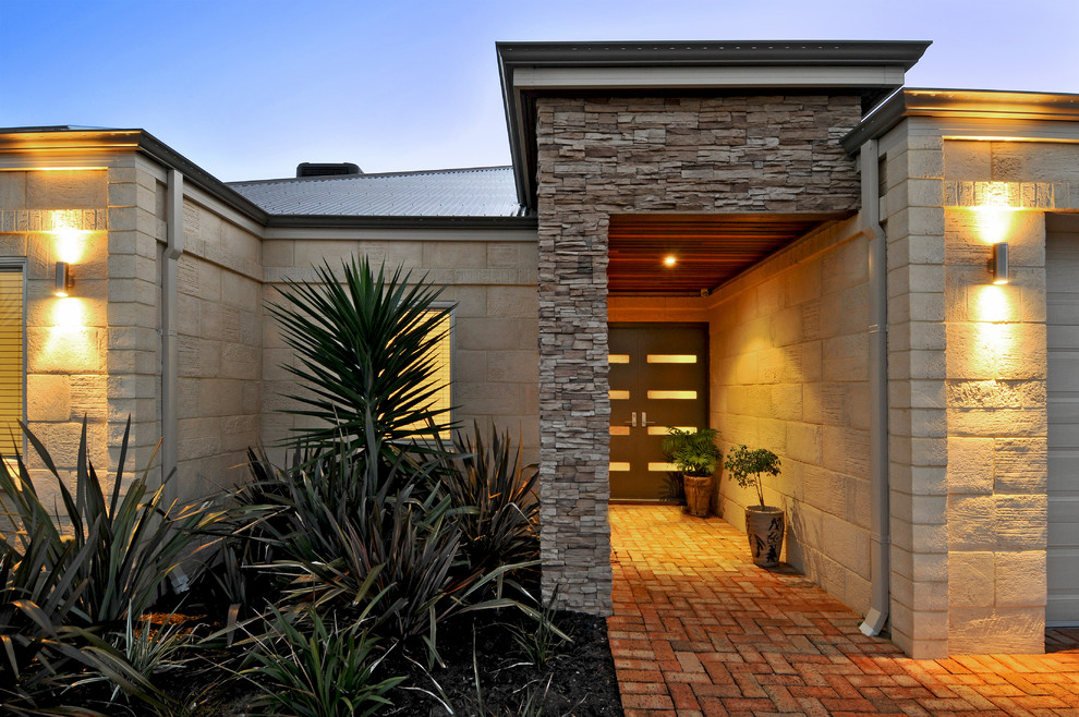 Inspiration for a mid-sized modern one-storey concrete beige exterior in Perth with a hip roof.