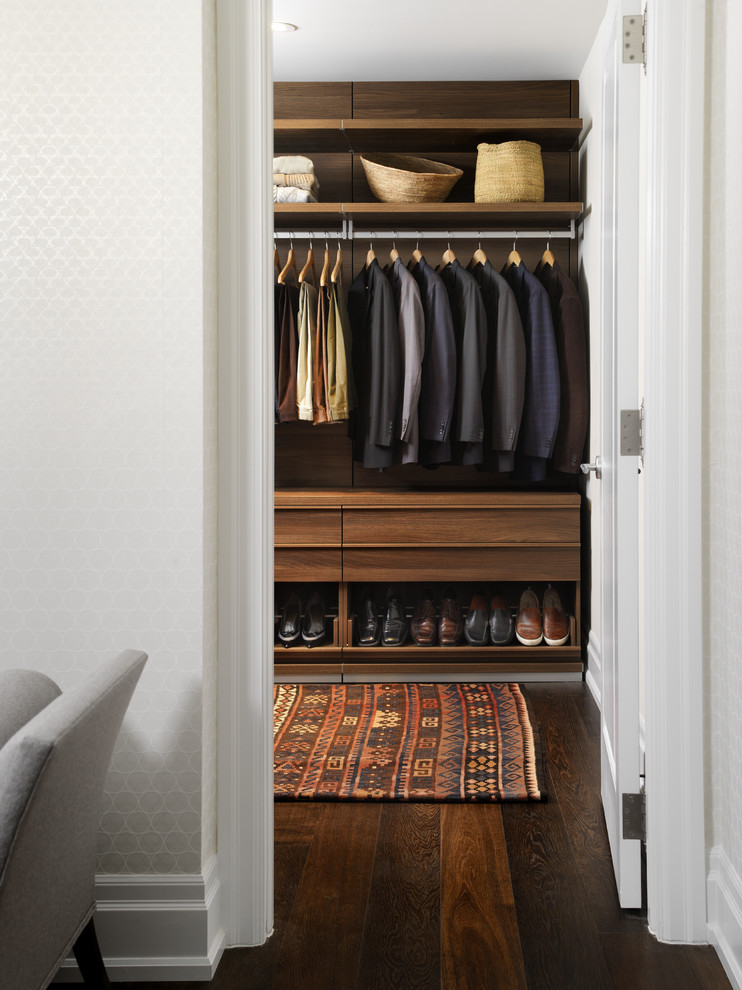 Inspiration for a modern storage and wardrobe in Toronto.