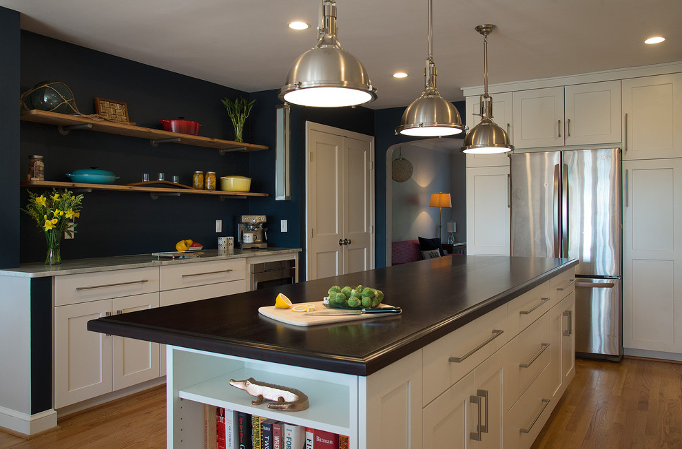 Example of a transitional kitchen design in DC Metro
