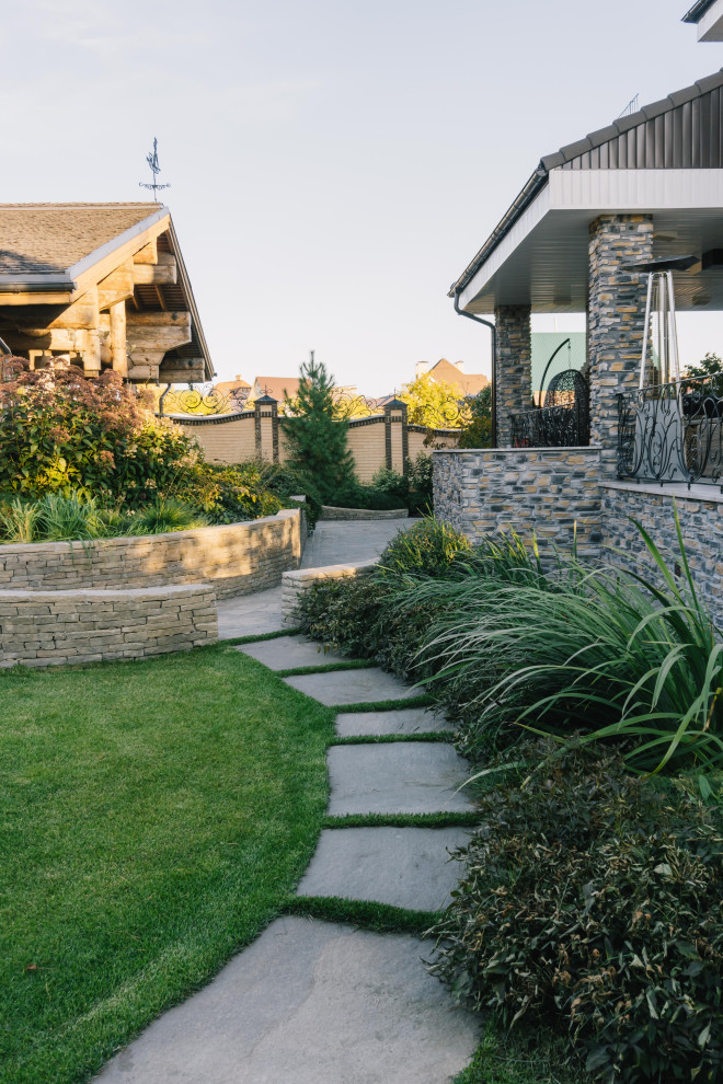 Сад с подпорными стенами