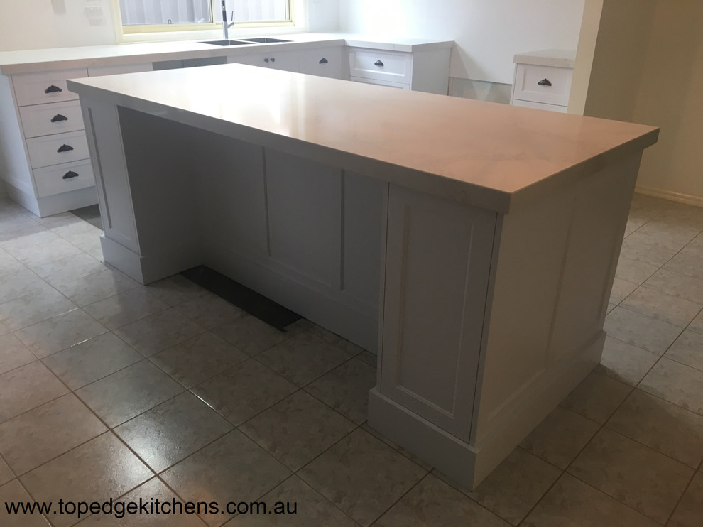 Caroline Springs Traditional Melbourne by Top Edge Kitchens