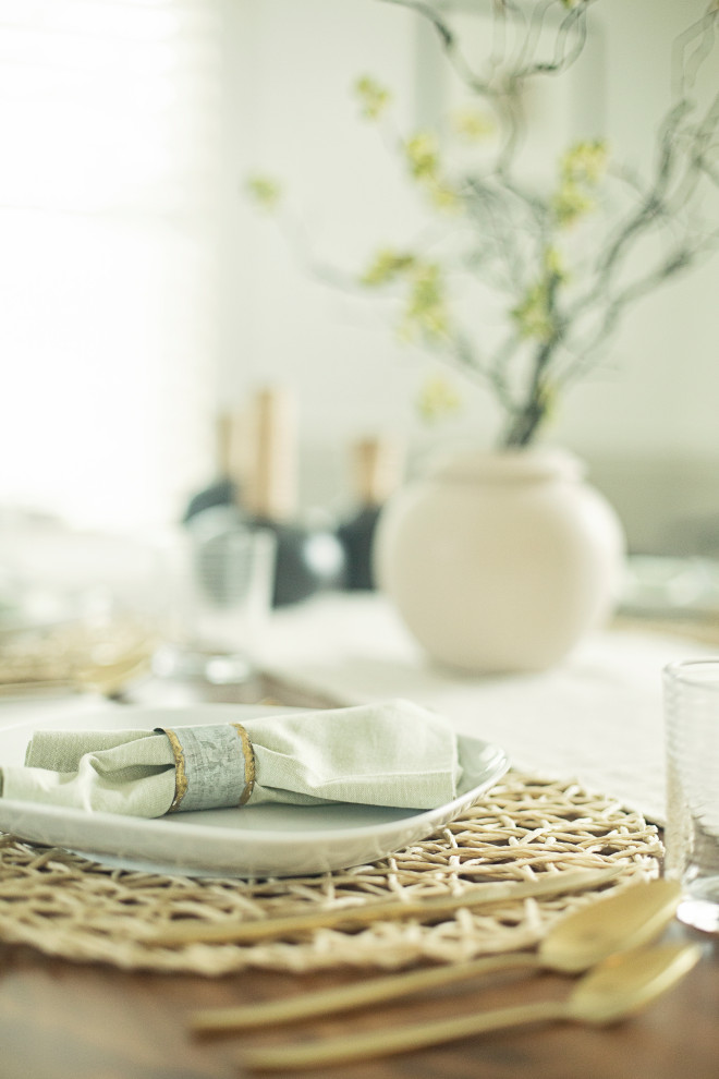 Example of a transitional dining room design in Milwaukee