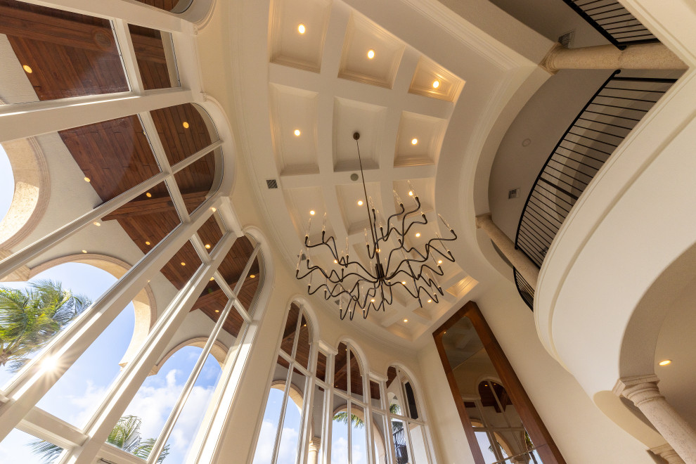 Inspiration for a transitional home design remodel in Miami