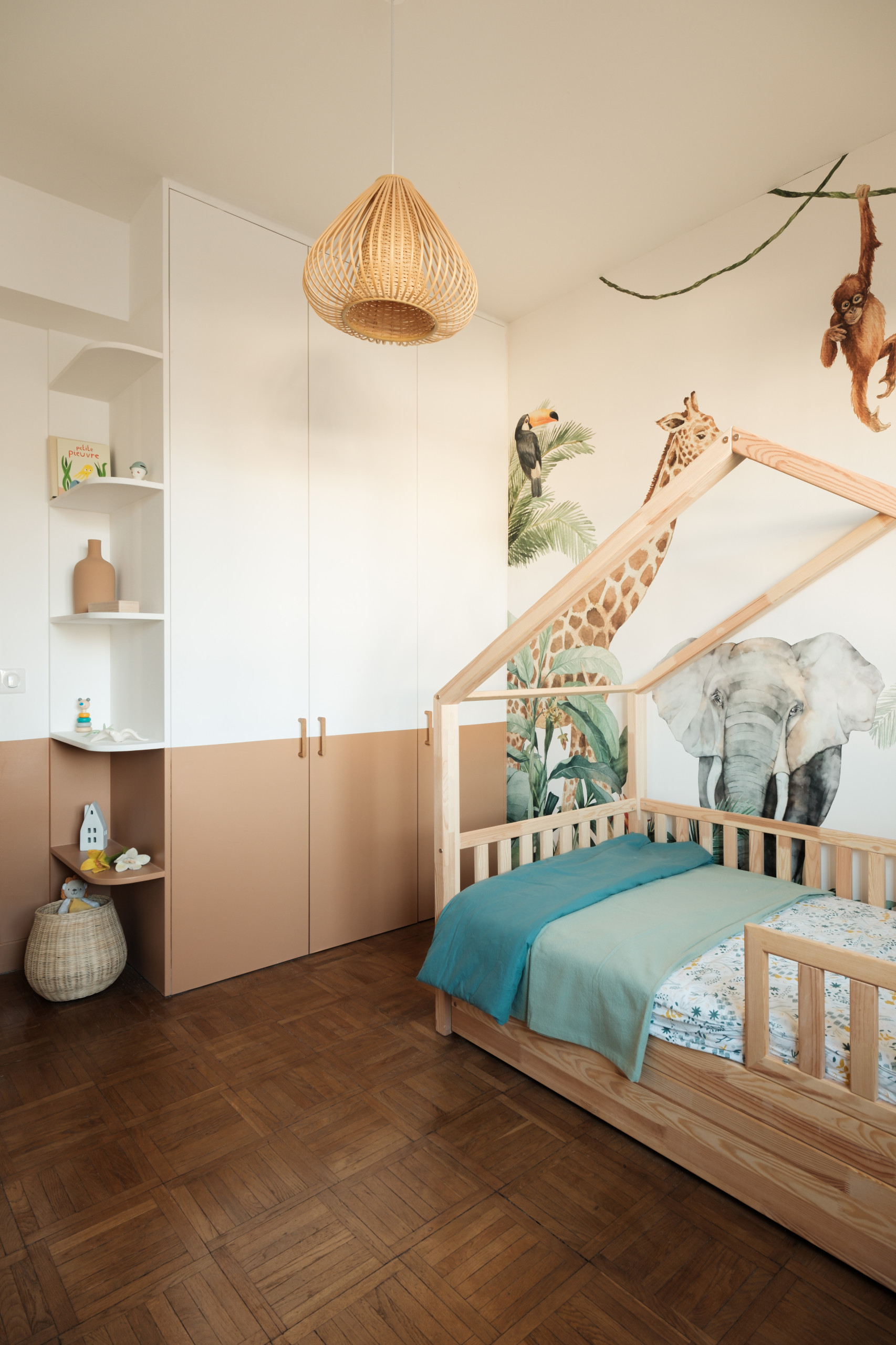 Rénovation colorée d’un appartement années 50