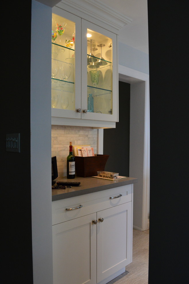 Inspiration for a mid-sized transitional l-shaped vinyl floor and gray floor eat-in kitchen remodel in Toronto with a farmhouse sink, shaker cabinets, white cabinets, quartz countertops, gray backsplash, marble backsplash, stainless steel appliances and an island