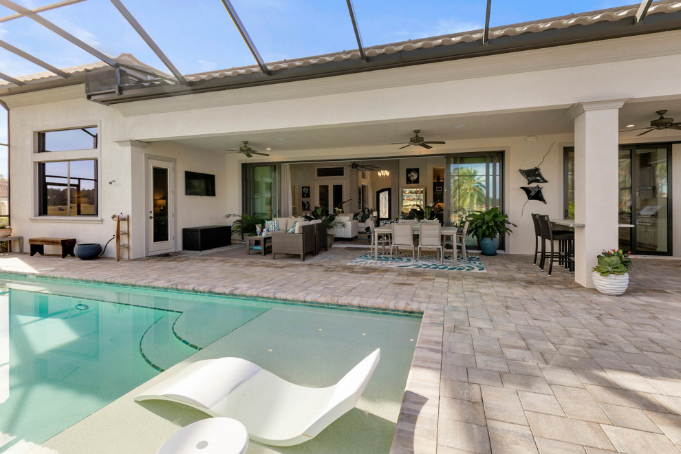 Photo of a transitional pool in Orlando.
