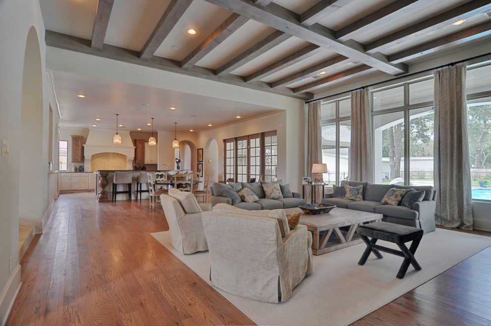 Inspiration for a transitional home design remodel in Dallas