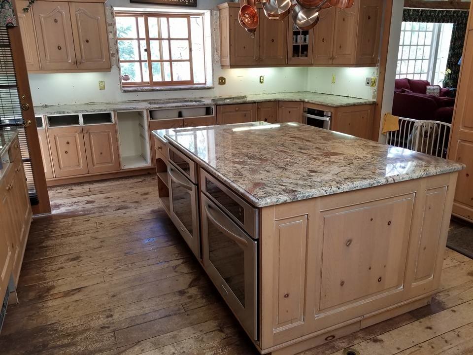 Kitchen - rustic kitchen idea in Denver