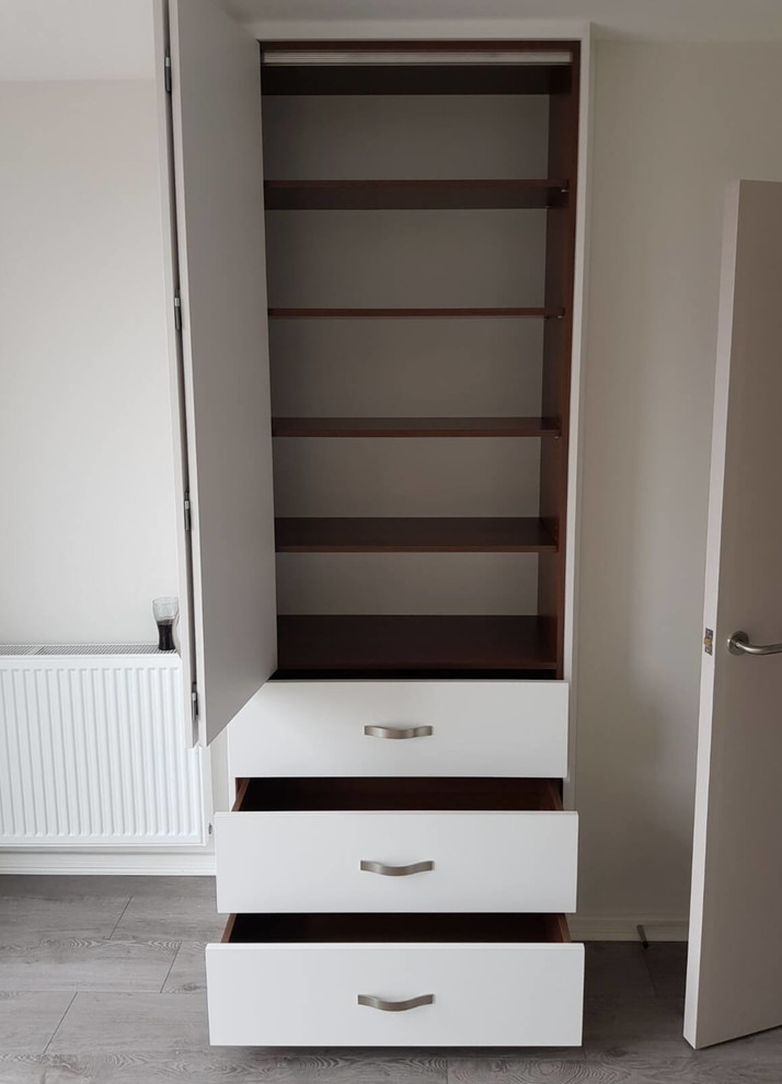 Compact White Wardrobe made to measure
